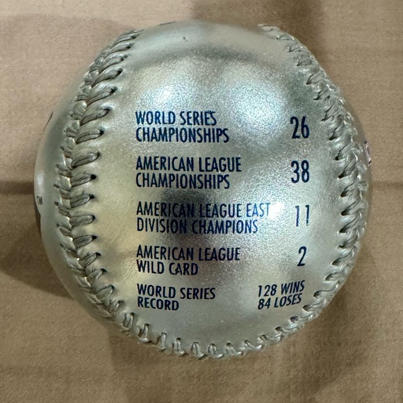 New York Yankees Memorabilia Lot Ltd Edition Baseball, Snoopy Pez, cards, flip - Picture 10 of 16